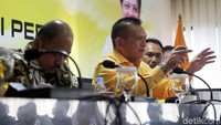 SK kepengurusan yang disahkan sudah diterima kembali oleh DPP Golkar. Ini berarti, kepengurusan yang sebelumnya di bawah komando Setya Novanto tak berlaku.