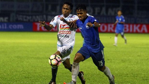 Lini belakang PSIS cukup mudah ditembus Mitra Kukar pada babak pertama.