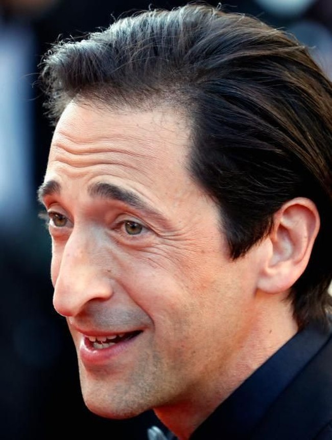 Orang dengan hawk nose memiliki hidung sangat mancung dan panjang, dengan bagian bawah melengkung ke dalam. Pria dan wanita dengan hidung jenis ini cenderung unik, tidak terlalu suka mengikuti aturan dan jalan pikirannya suka berbeda dengan orang kebanyakan. Foto: Getty Images