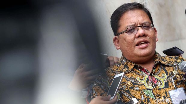 Dugaan Maladministrasi Saksi Kasus Novel BaswedanAnggota dan juga TIm Investigasi Ombudsman Republik Indonesia Andrianus Meilala meninggalkan Ditreskrimum Polda Metro Jaya, Jakarta, Kamis (25/1/2018). Kedatangan beliau untuk memastikan kepada penyidik Polda Metro Jaya terkait dugaan maladministrasi pada proses penyidikan terhadap salah satu saksi terkait kasus penyiraman air keras kepada saudara Novel Baswedan yang terjadi beberapa waktu lalu. Grandyos Zafna/detikcom