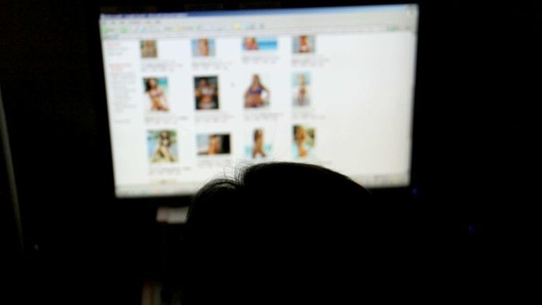 TNI Usut Video Porno 3 Pria Berseragam Militer dengan Wanita TNI Usut Video Porno 3 Pria Berseragam Militer dengan Wanita
