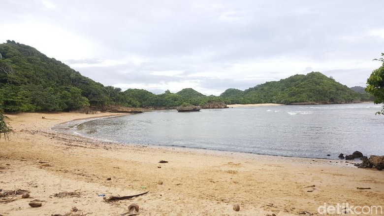 Ini Pantai Indah dan Menarik di Jalur Malang Selatan Ini Pantai Indah dan Menarik di Jalur Malang Selatan