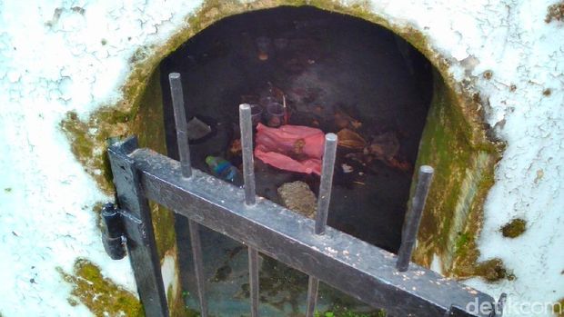 Menelusuri Cerita Makam di Tengah Jalan di Kota Purwokerto