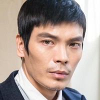 Kim Sung Oh juga dianggap sebagai selebriti yang memiliki warna mata yang mencolok dan hampir mendekati hijau terang. Foto: Instagram