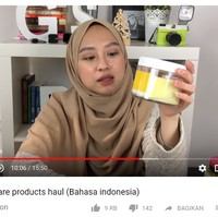 Gita Savitri memiliki konten yang cukup beragam di channel Youtube-nya. Mulai dari tutorial hijab sampai segmen beropini yang membuatnya cukup vokal merespon isu-isu sosial saat ini. Foto: Instagram