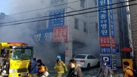 Dituturkan otoritas pemadam kebakaran setempat, seperti dilansir Reuters, Jumat (26/1/2018), bahwa 10 korban luka di antaranya kini dalam kondisi kritis di rumah sakit setempat. (Foto: Dok. Kim Dong-min/Yonhap via REUTERS)