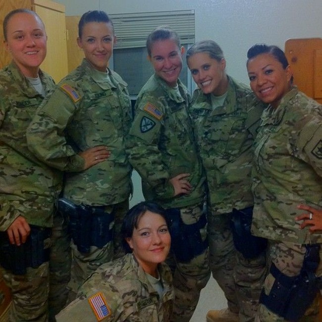 Lauren merupakan mantan tentara Amerika Serikat yang pernah bertugas di  485th Military Police Company pada 2011 dan 2012. Dia juga pernah ditempatkan di Afghanistan. Foto: Instagram