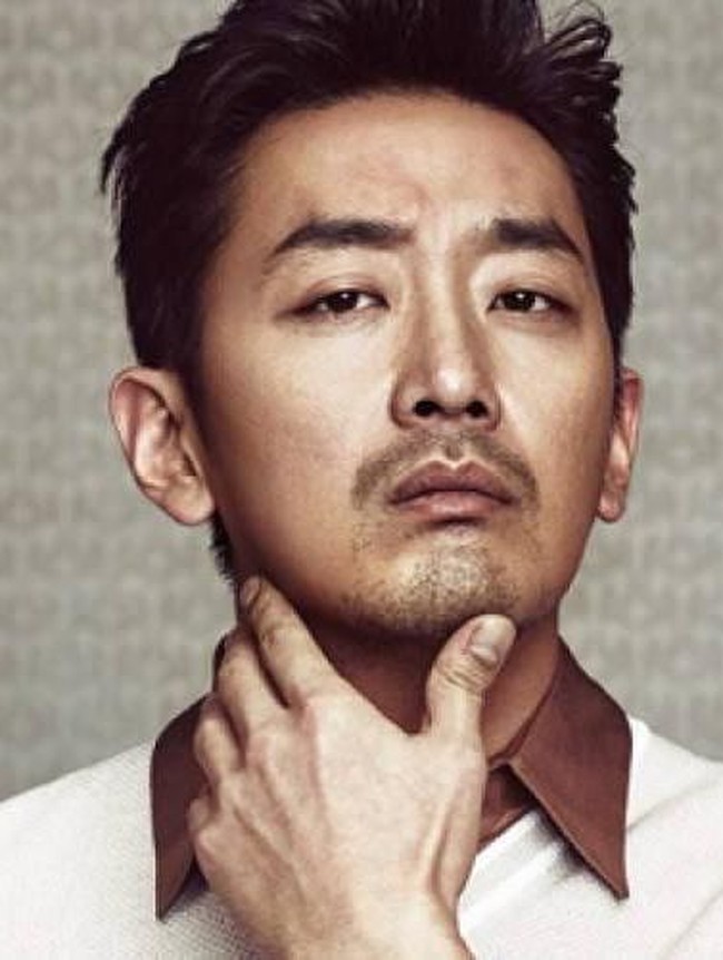 Lain lagi dengan bintang serial korea The Handmaiden, Ha Jung Woo. Ia mengatakan, Untuk sekarang ini aku belum merasa butuh social media”. Woo mengatakan kemungkinan ia baru akan membuat akun sosial media saat ia menginjak 50 tahun nanti. Saat ini usianya baru 39 tahun. Foto: istimewa