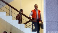 Antonius Tonny Budiono selesai menjalani pemeriksaan di gedung KPK.