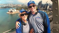 Mereka juga mencoba wisata seru seperti memanjat Sydney Harbour Bridge (thehughjackman/Instagram)