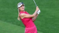 Kehadiran Spiranac di lapangan golf sendiri biasanya memang cukup mencuri perhatian -- dan kontroversi. Hal ini tidak lepas dari daya tarik fisik perempuan 24 tahun itu. (Foto: NEZAR BALOUT/AFP PHOTO)