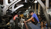 Jika dibandingkan dengan pabrik-pabrik tekstil besar yang saat ini sudah banyak di Kabupaten Bandung, pabrik kain ini masih belum dikatakan modern, karena proses produksi kain tersrbut masih menggunakan campur tangan manusia.