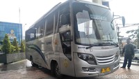 Untuk sementara kendaraan massal tersebut disediakan masing-masing 5 unit transportasi masal ini akan beroperasi mulai dari jam 4 pagi hingga 8 malam.