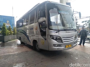 Buat Bus Damri, Lebih Baik ada Kondektur atau Nggak Ya?