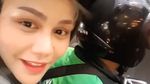 Berasa Romantis, Nih Pose Si Seksi DJ Butterfly Naik Go-Jek