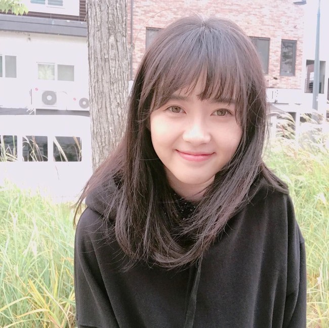 Banyak yang mengira jika Go Ara kerap kali memakai kontak lensa, padahal warna matanya yang unik ini adalah asli. Foto: Instagram