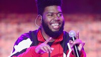 Bunuh diri menjadi isu utama di berbagai negara maju, Khalid, Alessia Cara dan Logic dengan cerdiknya memasukan hal tersebut dalam karyanya yang bertajuk 1-800-273-8255. Frederick M. Brown/Getty Images for dcp.