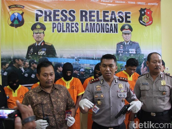 Enam Pelaku Pemerasan Pengusaha Besi Tua Pesta Sabu Sebelum Beraksi