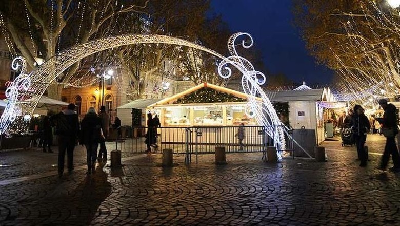 Suasana taman lampu di Paris (Blachere Illumination France) Suasana taman lampu di Paris (Blachere Illumination France)