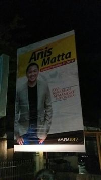 Spanduk Anis Matta yang sudah mulai disebar relawannya.