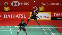 Dalam pertandingan di Istora, Senayan, Jakarta, Jumat (26/1/2018) siang WIB, Tontowi/Liliyana menang dua gim langsung 21-18 dan 21-19.