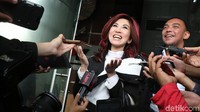 Sonia sendiri sebenarnya telah dipanggil KPK, Selasa (23/1) kemarin, namun tidak hadir. Pemeriksaan terhadap Sonia dilakukan dalam rangka mencari tahu tentang penggunaan kekayaan Rita untuk perawatan kecantikan.