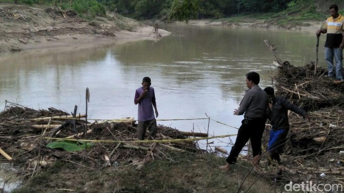 Jasad Balita Berkaos Hijau Ditemukan di Sungai Lusi Grobogan