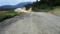 Jalan Trans Papua terkini yang baru saja diselesaikan penanganan jalannya adalah ruas Enarotali-Sugapa. Pool/Kementerian PUPR.