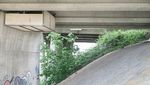 Gokil! Beton Kolong Jembatan Disulap Jadi Rumah Mini