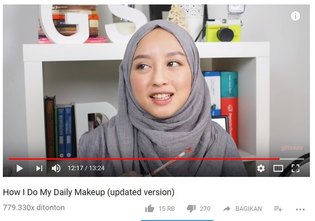 Kecintaan Gita terhadap skin care dan make up Korea juga membuatnya semakin menarik. Skin care Korea yang sedang hits membuat para penontonnya penasaran dengan produk yang dipakai Gita. Foto: Instagram