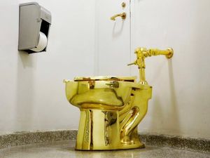 Karya Seni Toilet Emas 18 Karat akan Dipijamkan ke Trump?