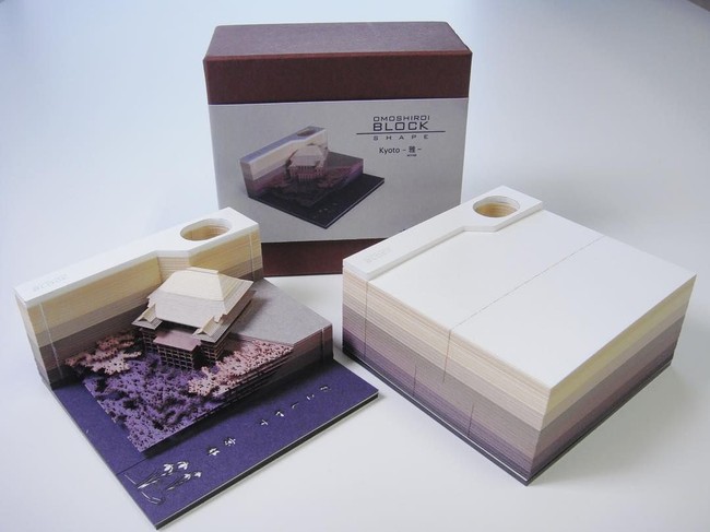 Kertas memo kecil dengan perekat di bagian belakang atau yang biasanya disebut post-it menjadi perlengkapan umum para pekerja setelah pulpen. Biasanya post-it digunakan untuk menulis pesan atau catatan kepada diri sendiri atau rekan kerja. Foto: Instagram Triad Inc