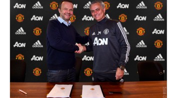 Pengumuman resmi dari akun MU mengenai perpanjangan kontrak Mou. Foto: istimewa