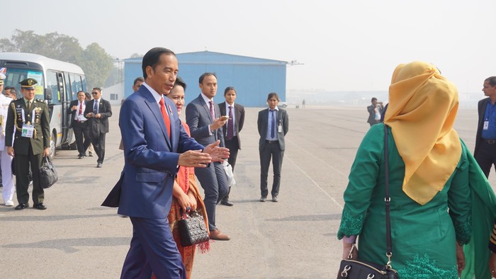 Usai Bertemu PM Pakistan, Jokowi Bertolak ke Bangladesh