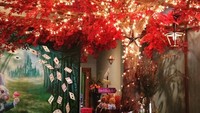 Kafe yang terletak di 3 Sukhumvit 38 Alley, Khwaeng Phra Khanong, Khet Khlong Toe, Bangkok ini akan membawa Anda ke suasana negeri dongeng. Patung kelinci menyambut di pintu depan. Hiasan daun maple merah coekelat membawa suasana magis.Foto: Instagram Perhaps Rabbits