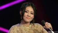 Selain Ayu Ting Ting, ada pula Via Vallen yang didapuk menjadi salah satu penampil di pesta pernikahan yang dikabarkan digelar selama 10 hari 10 malam. Foto: Via Vallen (Noel/detikHOT)