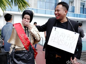 Uang, Emas, Berlian, dan Surat Ar Rahman, Mas Kawin Vicky untuk Angel