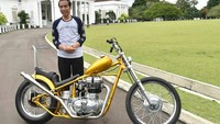 Penampakan motor baru Chopperland milik Jokowi yang dibelinya seharga Rp 140 juta dari bengkel Elders Garage. Motor modifikasi dengan kapasitas mesin 350 cc ini rencananya bakal dipakai touring di Trans Papua dan Kalimantan. Pool/Biro Pers Istana.