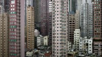 Di Hong Kong, harga rumah rata-rata 19,4 kali dari rata-rata penghasilan per tahun warganya sebelum dipotong pajak. (Foto: Dok. Michael Wolf/LAIF camera press)