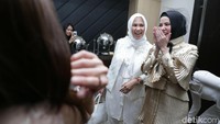 Meski tak mengetahui arti acara tersebut, ia mengaku bahagia.