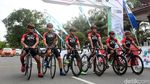 Meski Diguyur Hujan, Pebalap TdI Tetap Adu Kecepatan