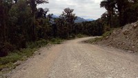Segmen III Trans Papua ruas Enarotali-Ilaga-Mulia-Wamena nantinya akan tersambung jalan di kawasan pegunungan Papua lainnya yakni ruas Wamena-Habema-Kenyam-Mumugu yang kini tengah dikerjakan oleh Kementerian PUPR bekerjasama dengan Zeni TNI AD. Pool/Kementerian PUPR.