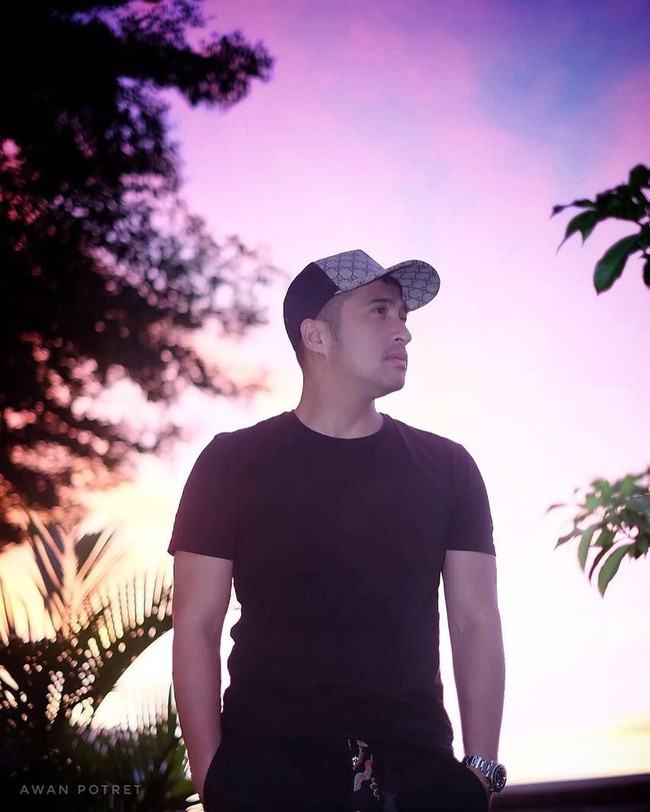 Irfan Hakim bergaya memakai topi baseball Gucci seharga US$ 350 atau sekitar Rp 4,7 juta. Foto: Dok. Instagram