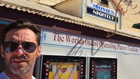 Jackman mengunjungi Broome yang menjadi lokasi dari Sun Picture Gardens. Salah satu bioskop outdoor tertua di dunia (thehughjackman/Instagram)