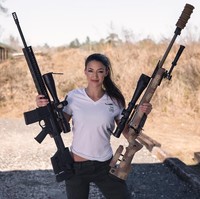 Majalah FHM menyebut Lauren Young adalah sosok Lara Croft di dunia nyata. Apakah kamu setuju? Foto: Instagram