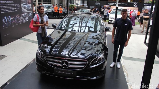 Kelebihan Mercedes-Benz New E 200 Rakitan Indonesia Foto: M Luthfi Andhika Kelebihan Mercedes-Benz New E 200 Rakitan Indonesia Foto: M Luthfi Andhika