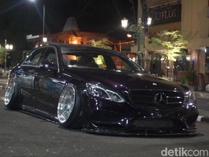 Mobil Modif Indonesia Mejeng di Osaka Jepang