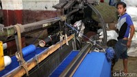 Tak jarang kain yang di produksi di Majalaya sampai ke luar kota bahkan ke luar negeri. Sempat berjaya, hingga orang menyambutnya Majalaya sebagai Kota Dollar.