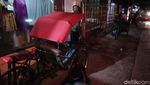 Foto: Suka Duka Pangaliman dan Lasono Menarik Becak di Pondok Labu