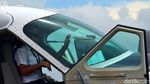 Berkenalan dengan Pilot Cantik Susi Air